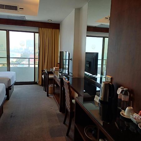 Grand Hotel Pattaya Bagian luar foto