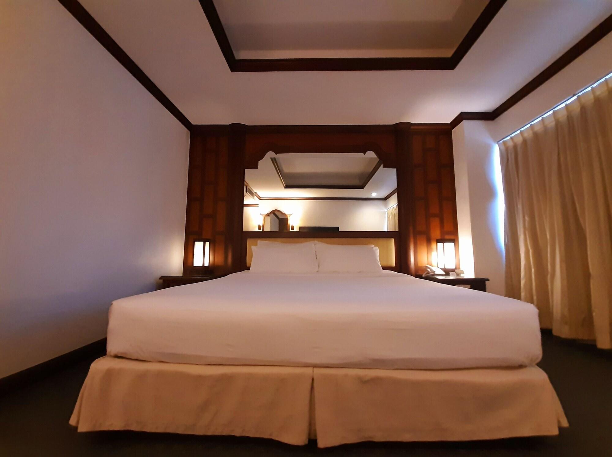 Grand Hotel Pattaya Bagian luar foto
