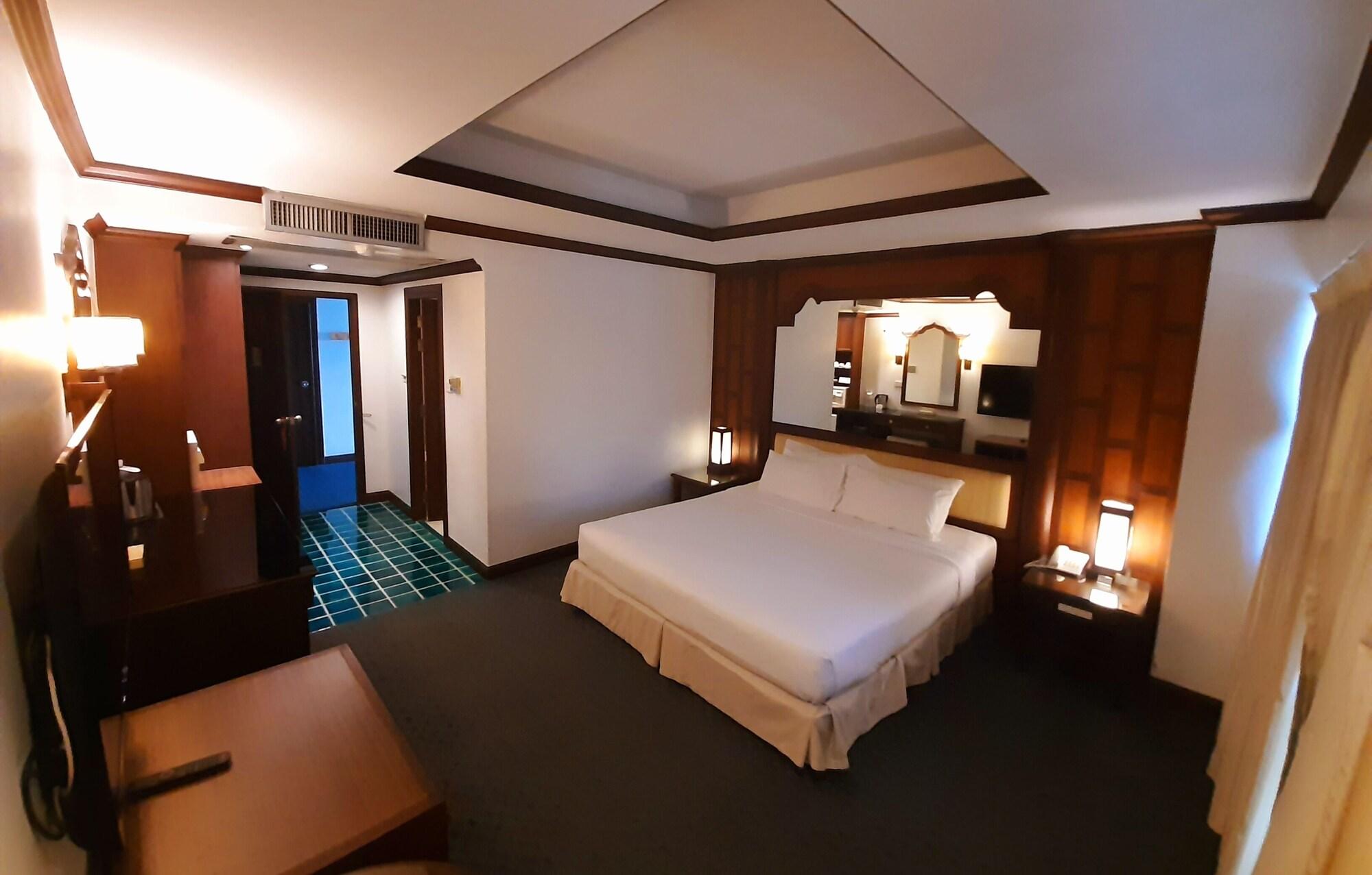Grand Hotel Pattaya Bagian luar foto