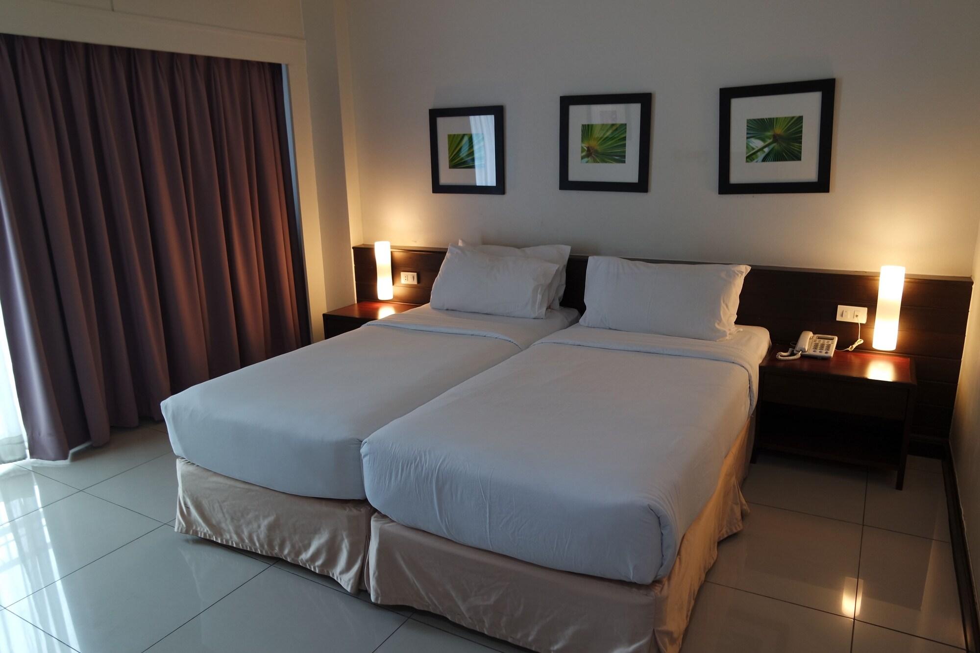 Grand Hotel Pattaya Bagian luar foto