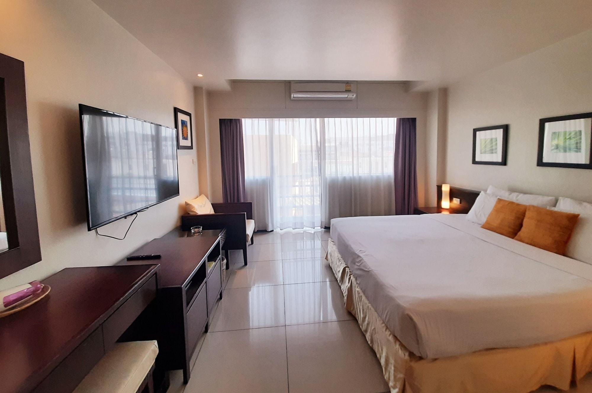 Grand Hotel Pattaya Bagian luar foto