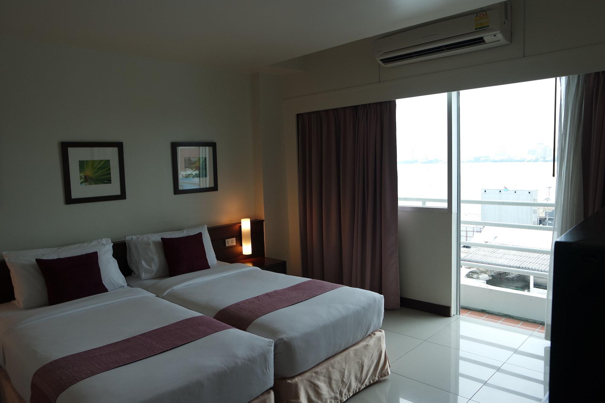 Grand Hotel Pattaya Bagian luar foto