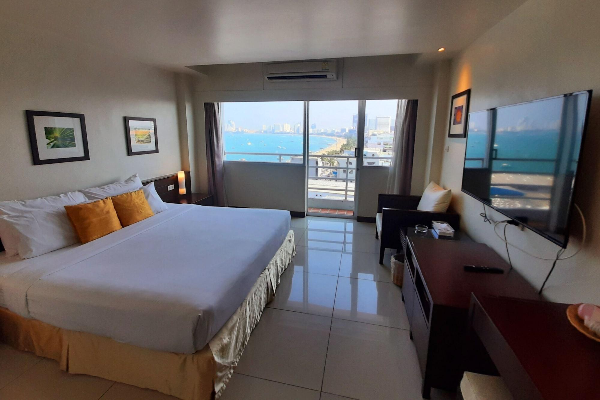 Grand Hotel Pattaya Bagian luar foto