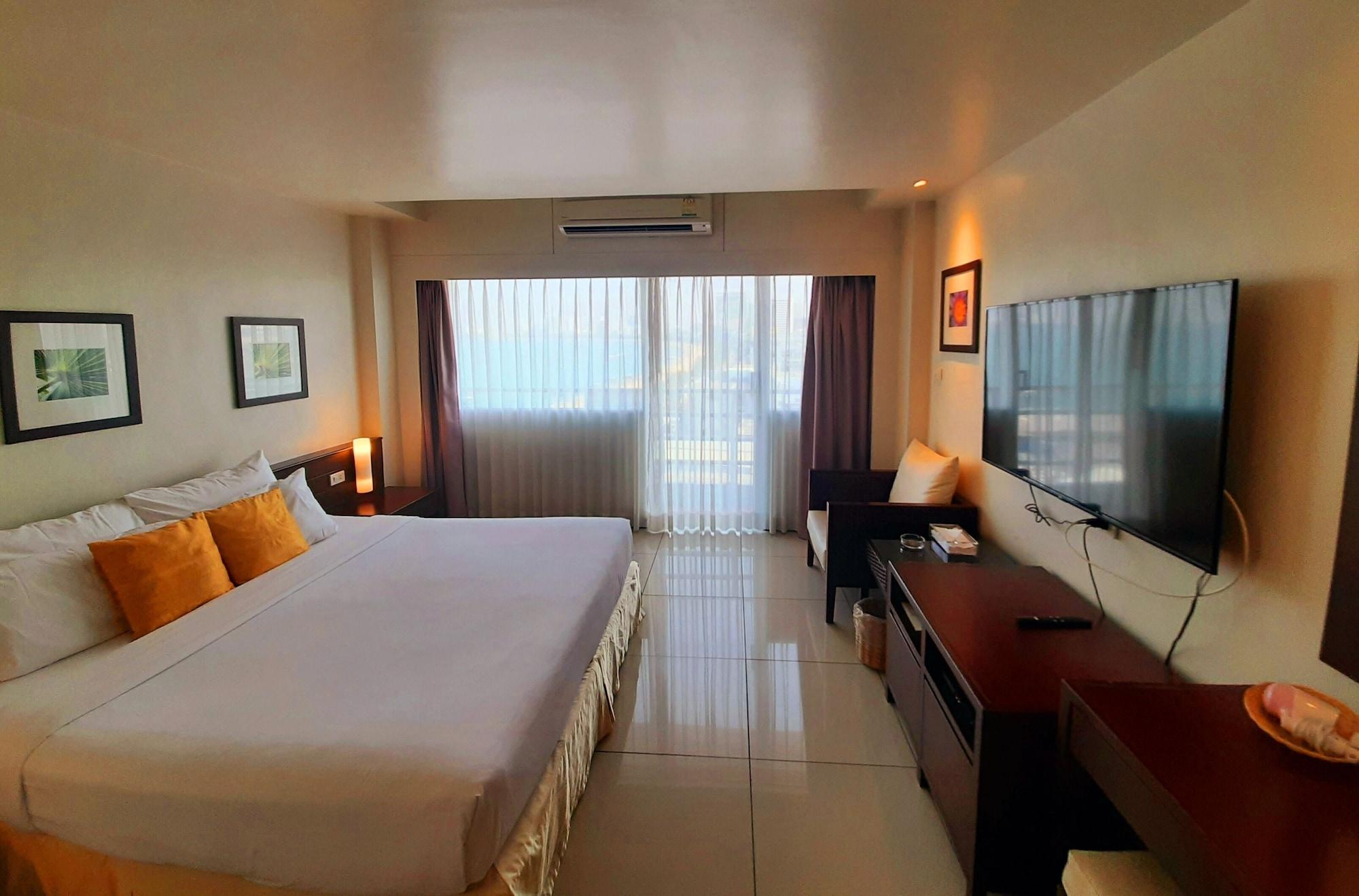 Grand Hotel Pattaya Bagian luar foto