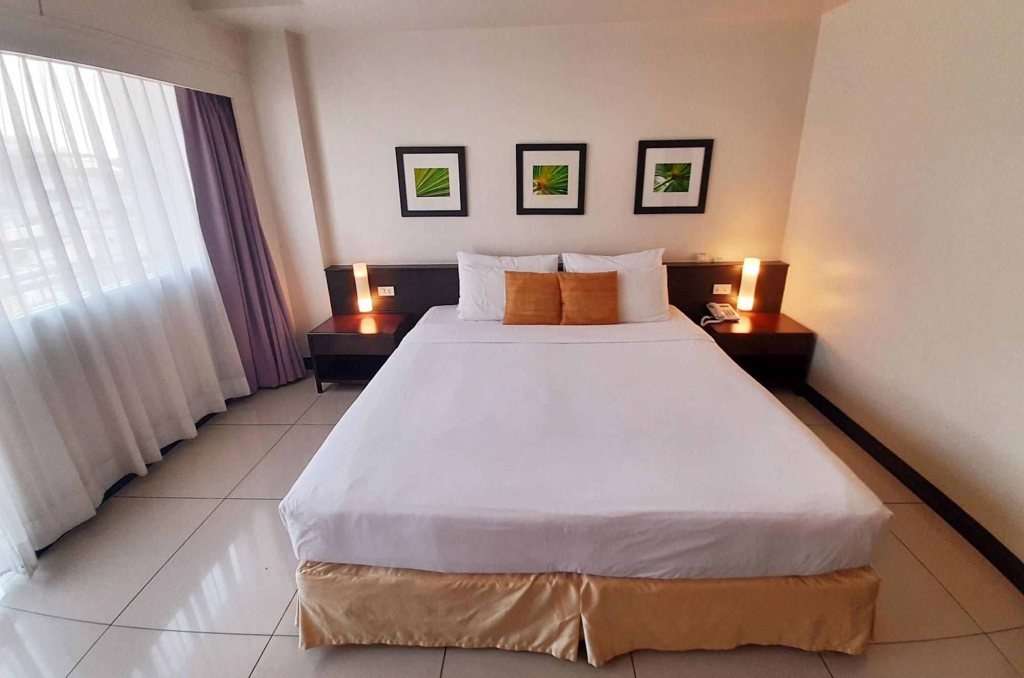 Grand Hotel Pattaya Bagian luar foto