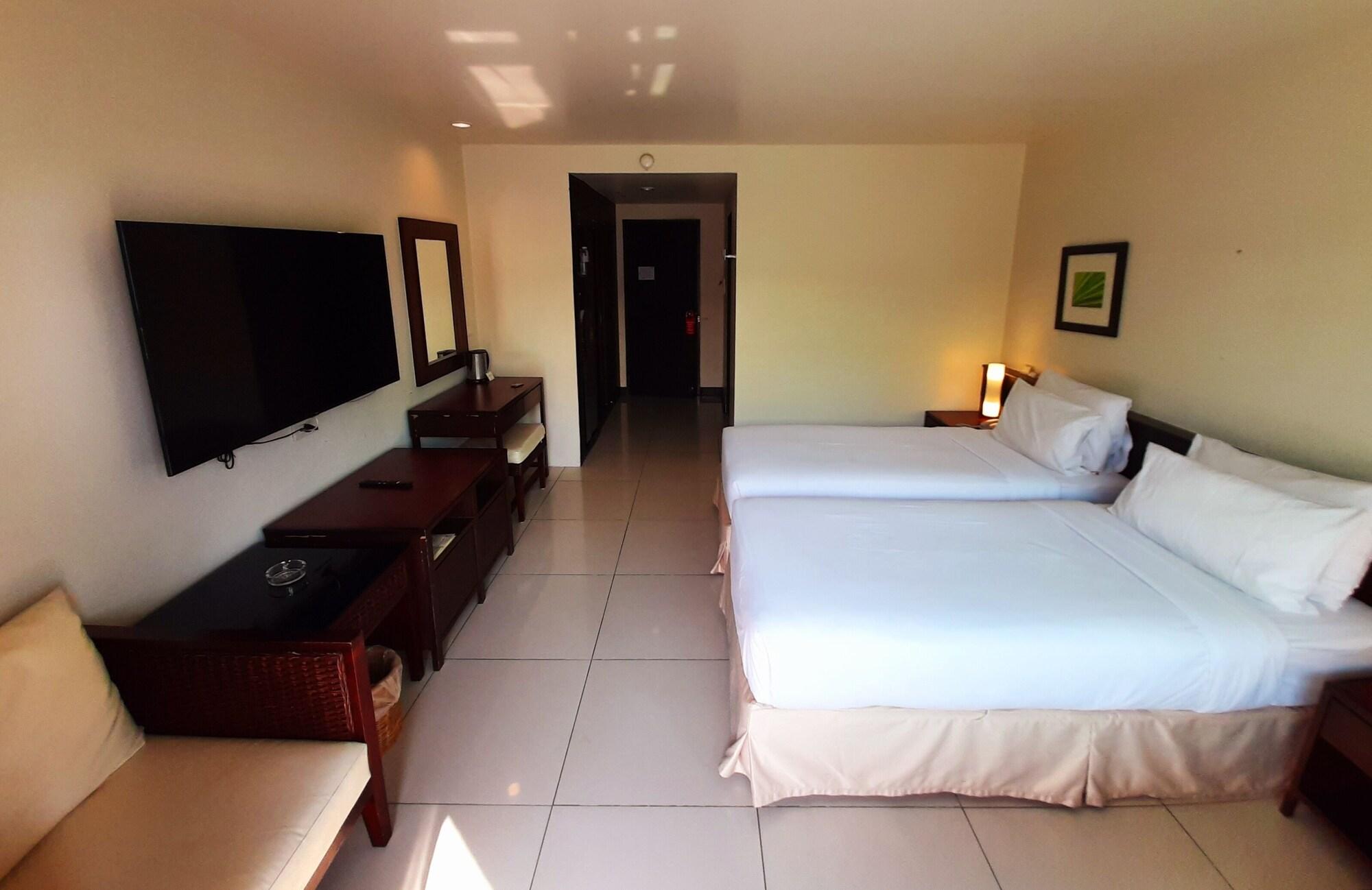 Grand Hotel Pattaya Bagian luar foto
