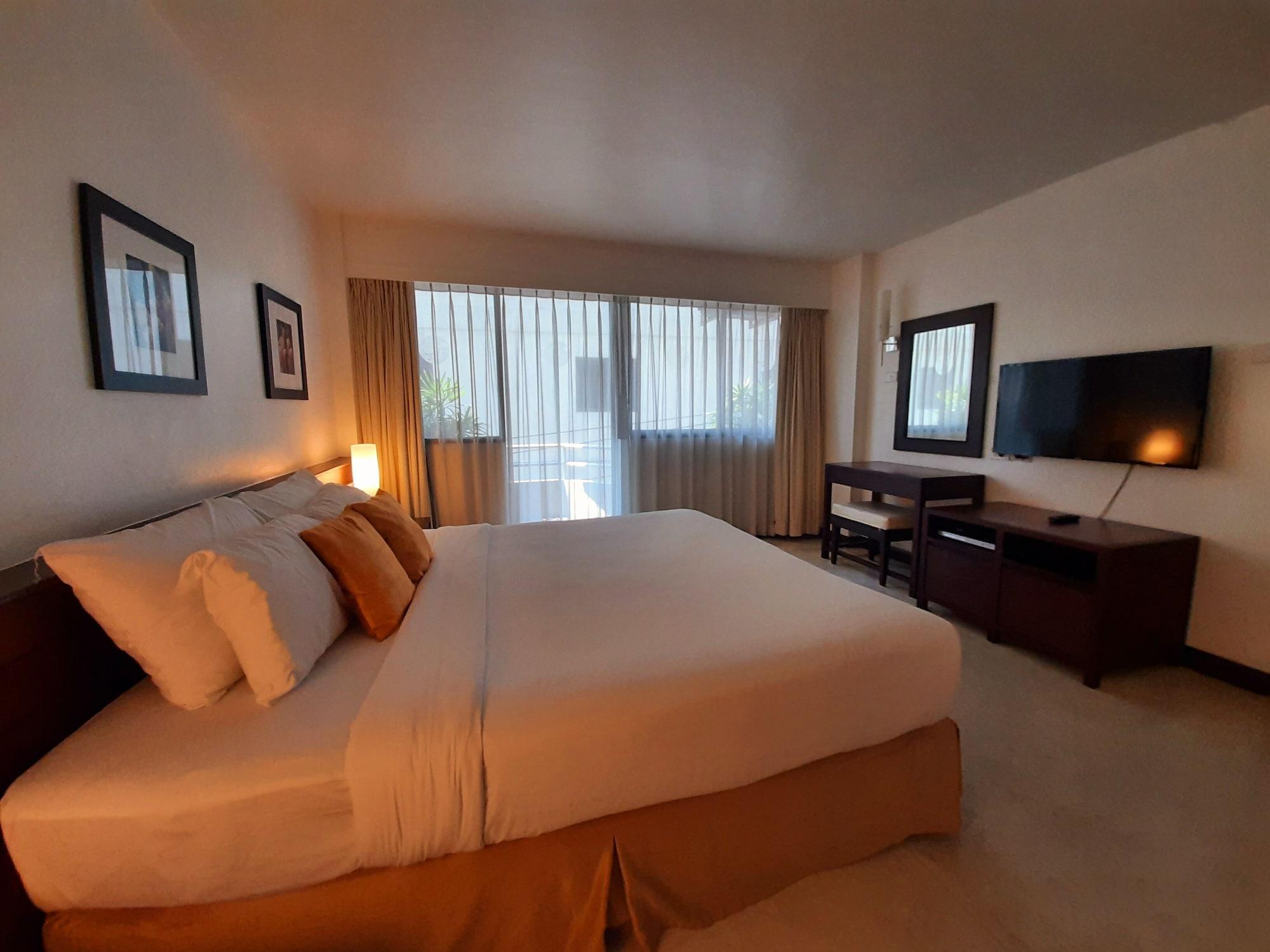 Grand Hotel Pattaya Bagian luar foto