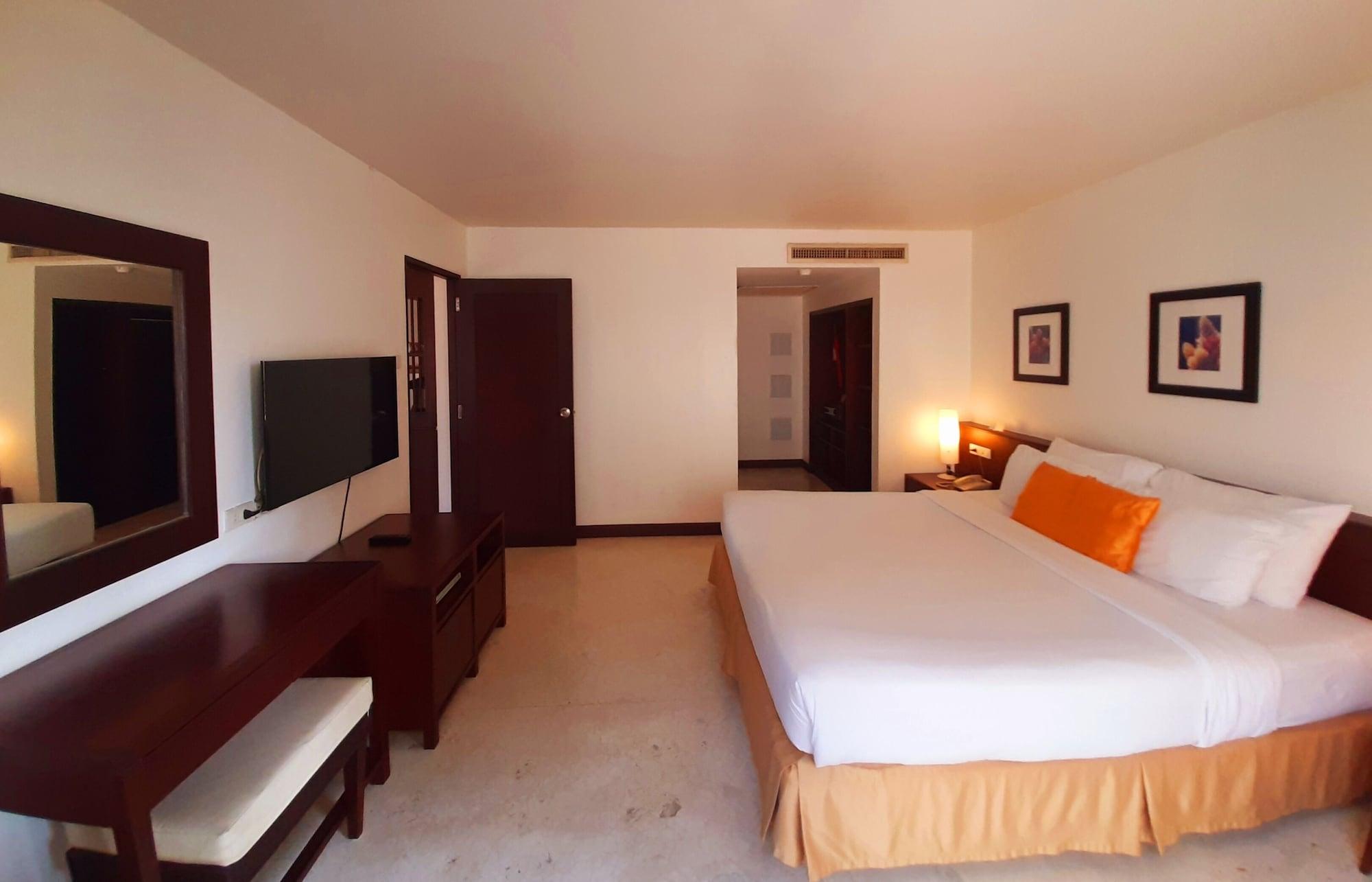 Grand Hotel Pattaya Bagian luar foto