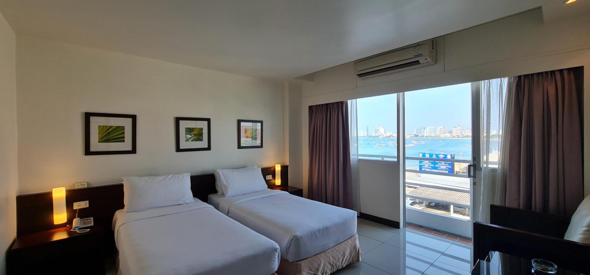 Grand Hotel Pattaya Bagian luar foto