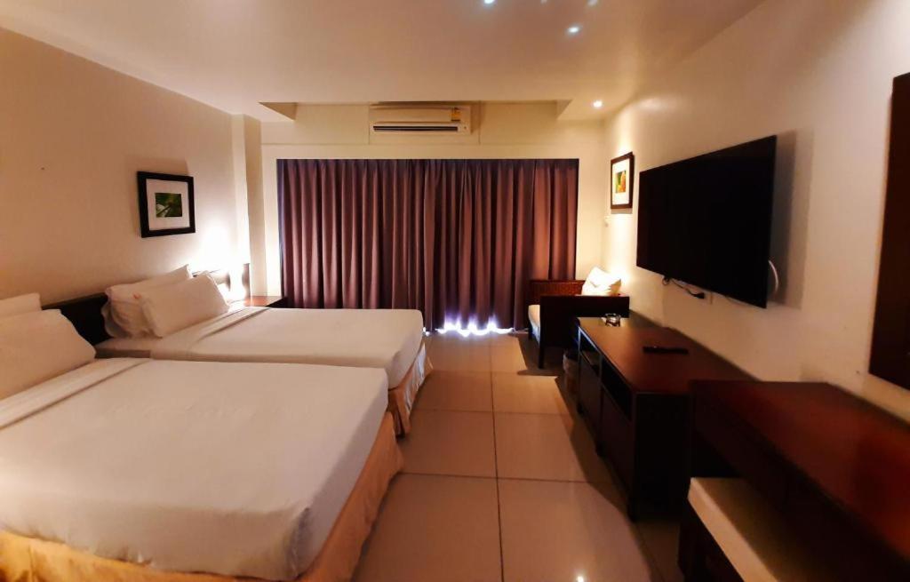 Grand Hotel Pattaya Bagian luar foto