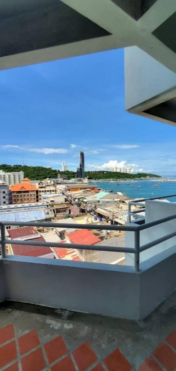 Grand Hotel Pattaya Bagian luar foto