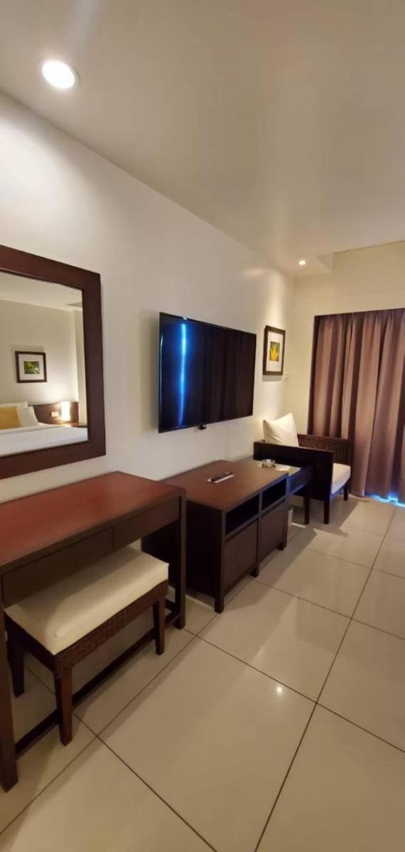 Grand Hotel Pattaya Bagian luar foto