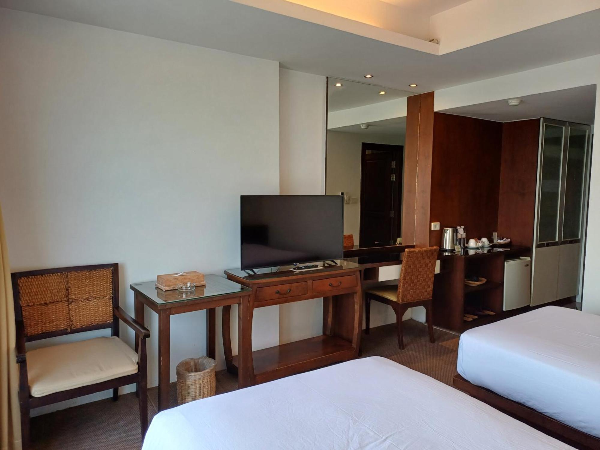 Grand Hotel Pattaya Bagian luar foto