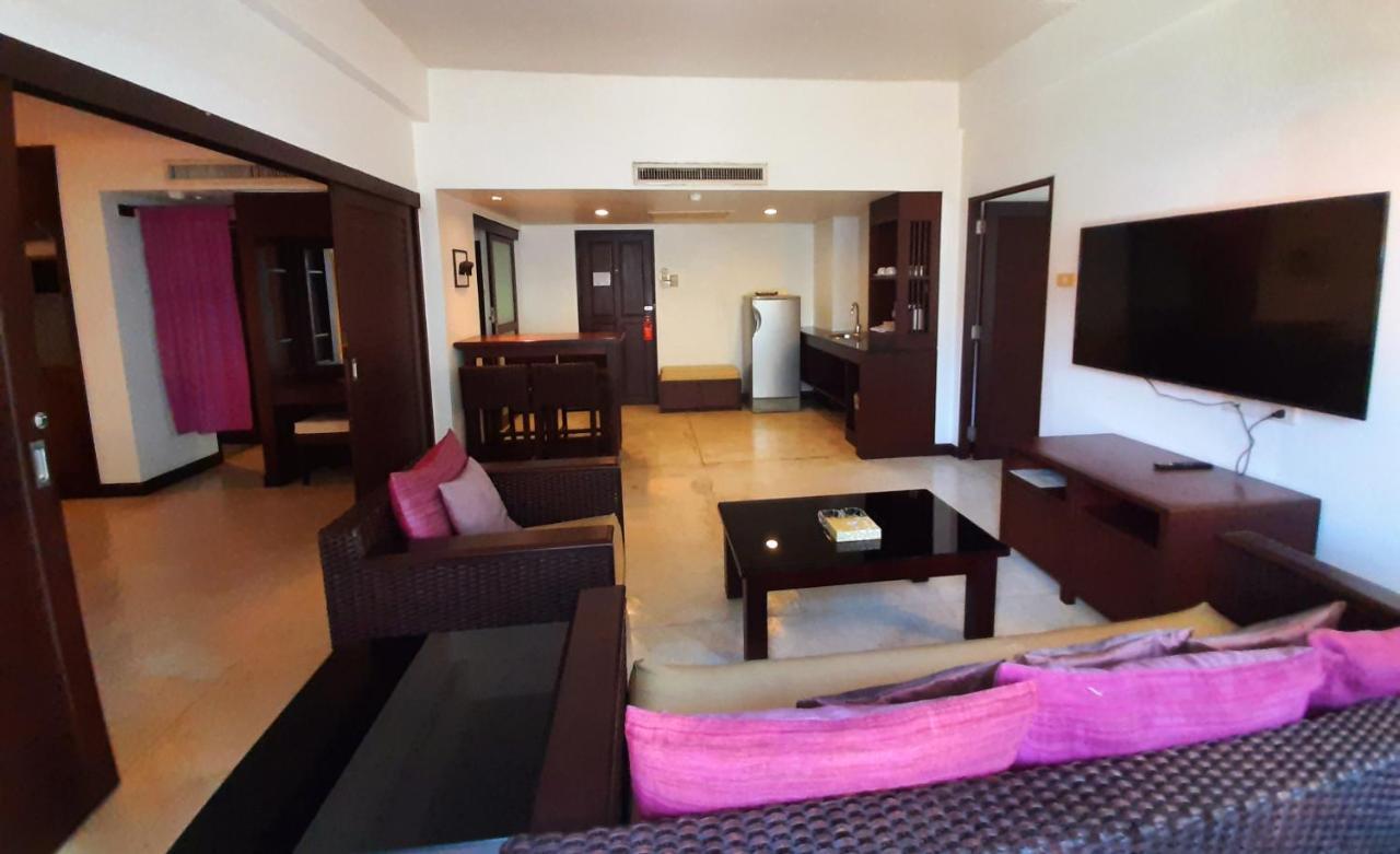 Grand Hotel Pattaya Bagian luar foto
