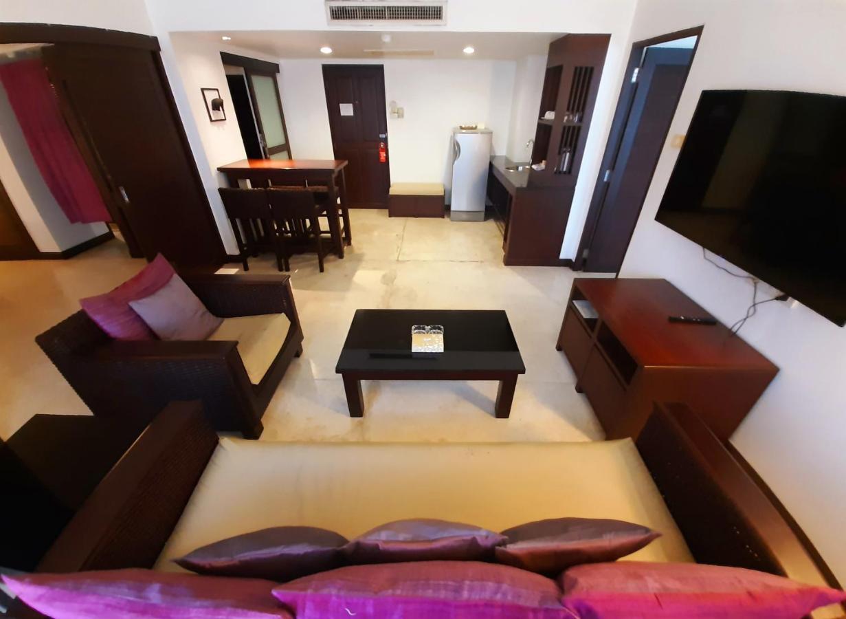 Grand Hotel Pattaya Bagian luar foto