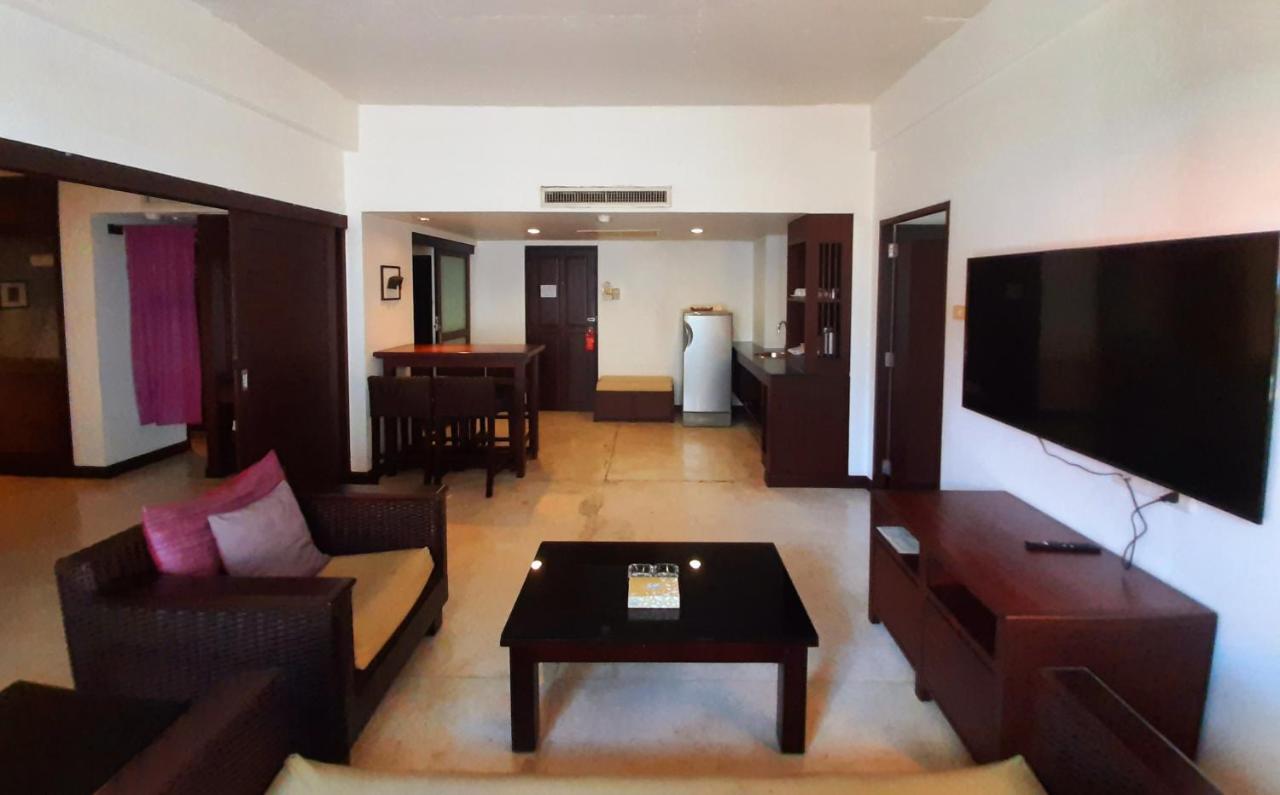 Grand Hotel Pattaya Bagian luar foto