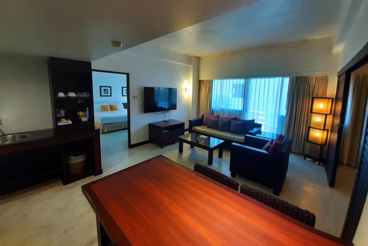 Grand Hotel Pattaya Bagian luar foto