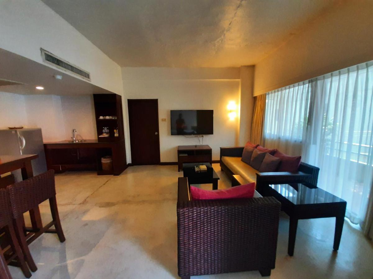 Grand Hotel Pattaya Bagian luar foto