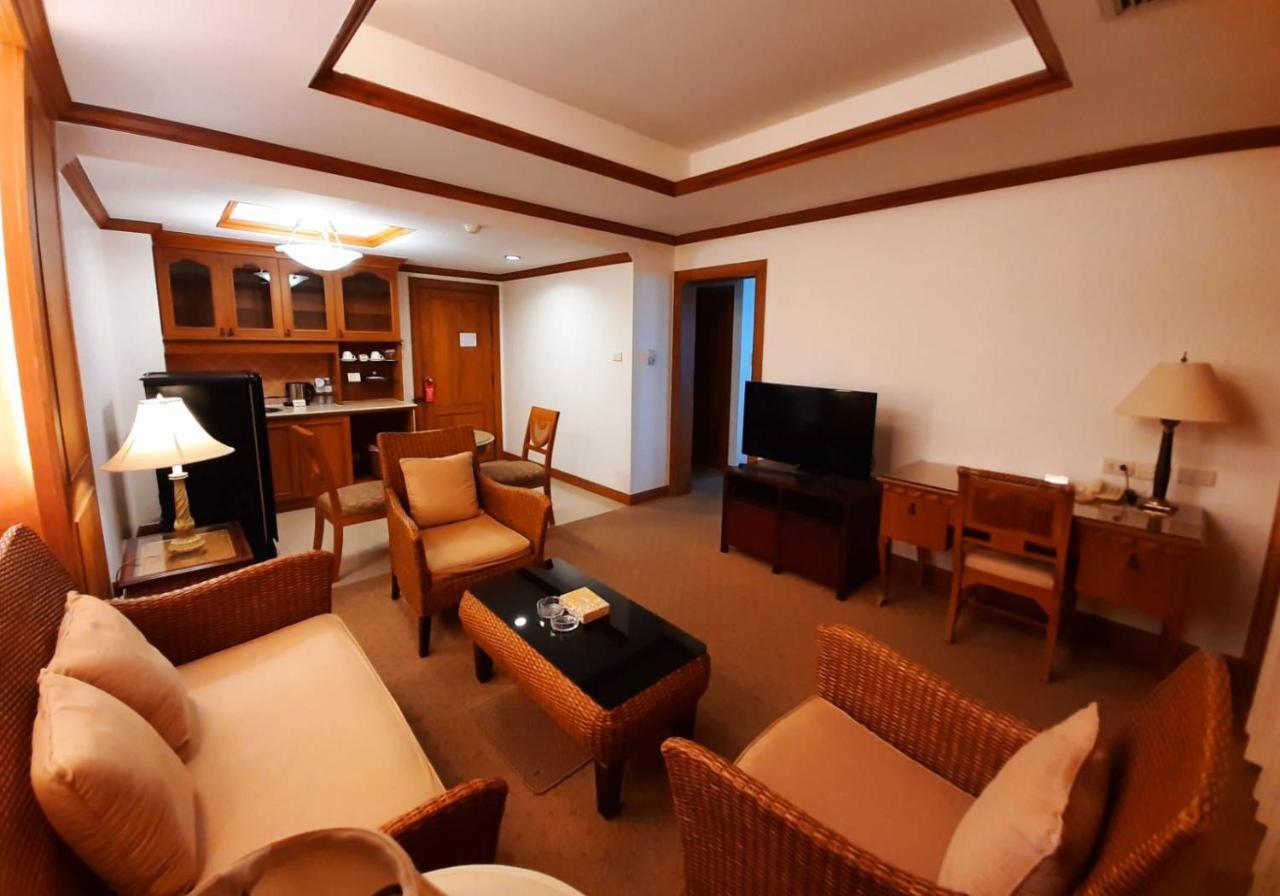 Grand Hotel Pattaya Bagian luar foto