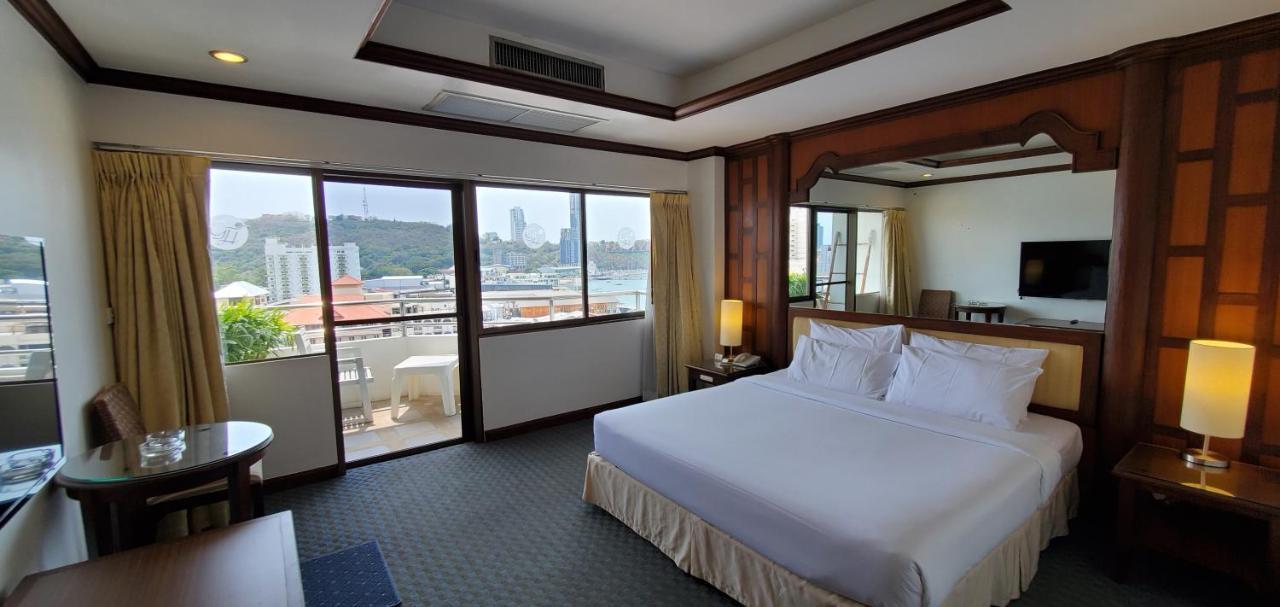 Grand Hotel Pattaya Bagian luar foto