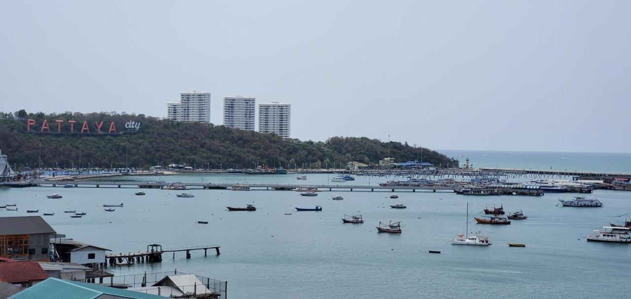 Grand Hotel Pattaya Bagian luar foto