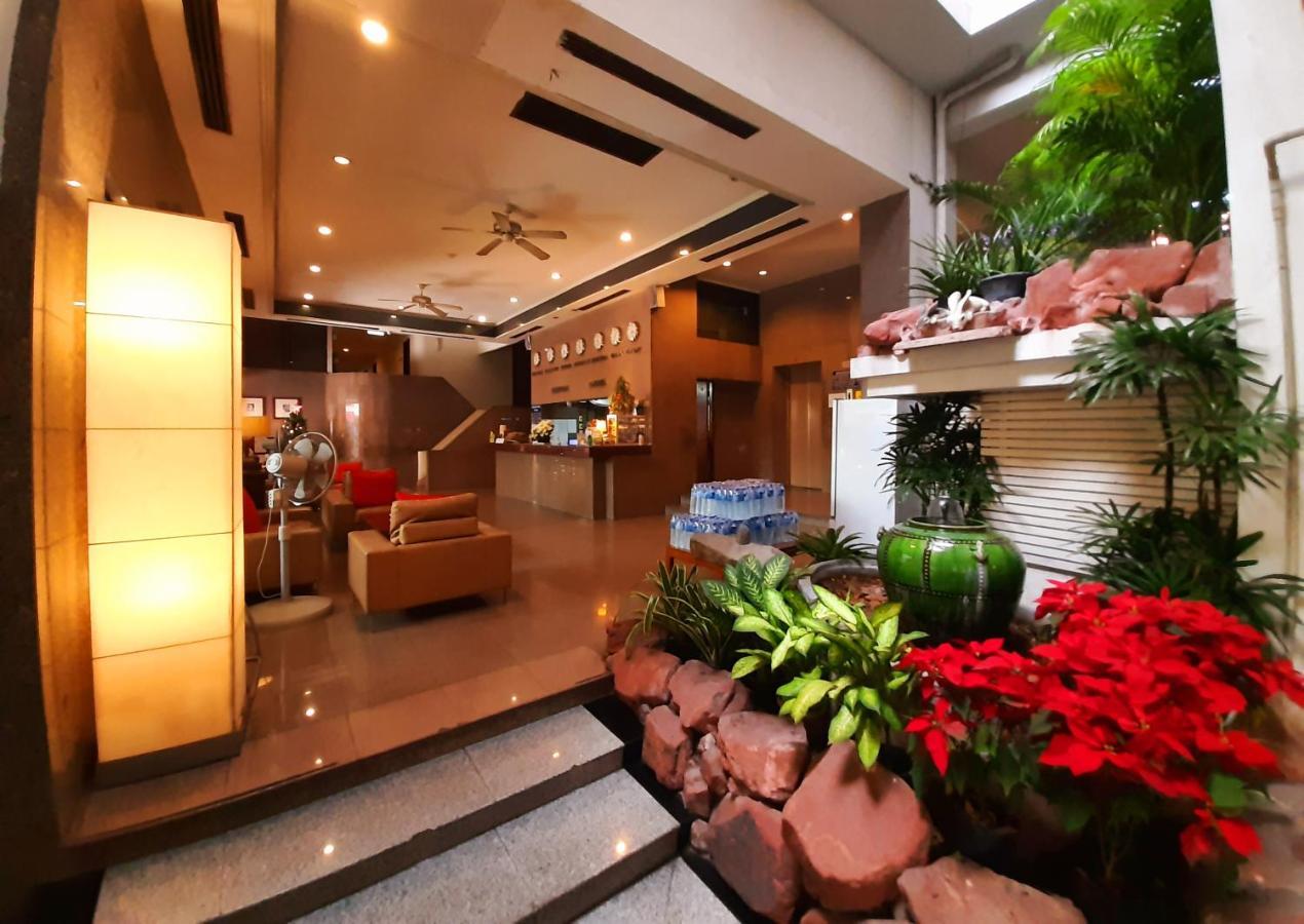 Grand Hotel Pattaya Bagian luar foto