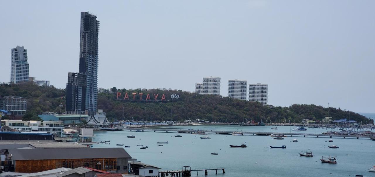 Grand Hotel Pattaya Bagian luar foto